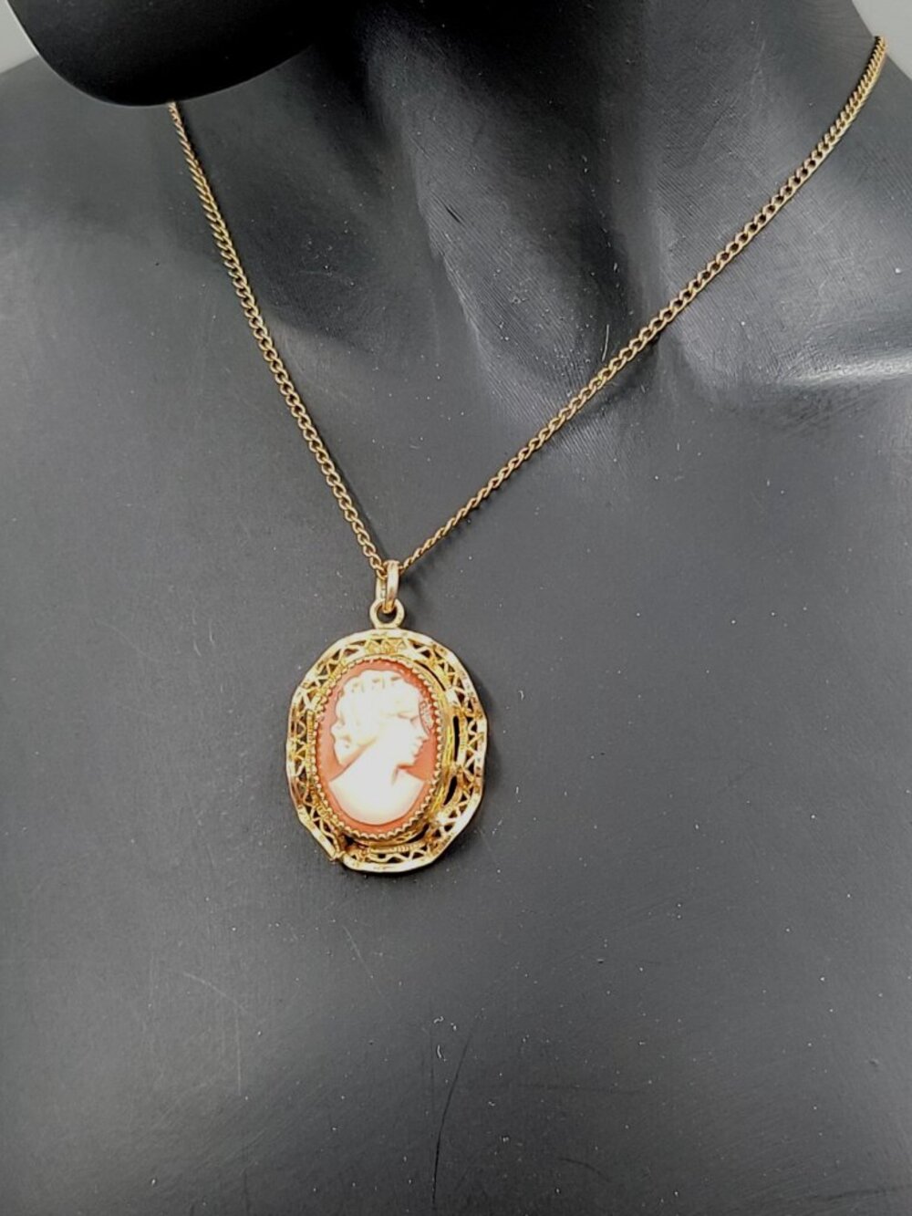Vintage Van Dell 12kgf Cameo Pendant Necklace Ruffled Open Metalwork Frame 16" - Picture 4 of 13